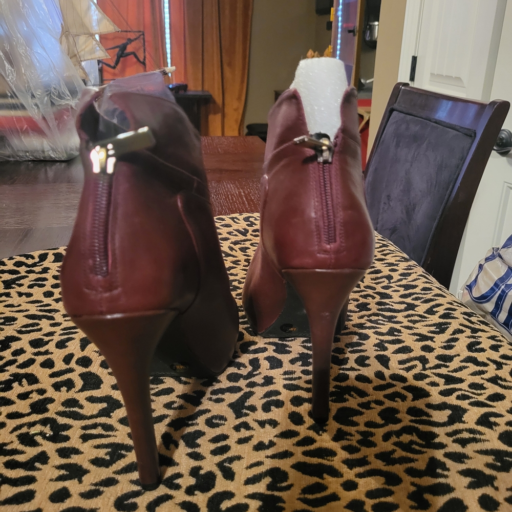 Jessica Simpson Chic Leather Ankle Boots in Rich Burgundy - Picture 4 of 6
